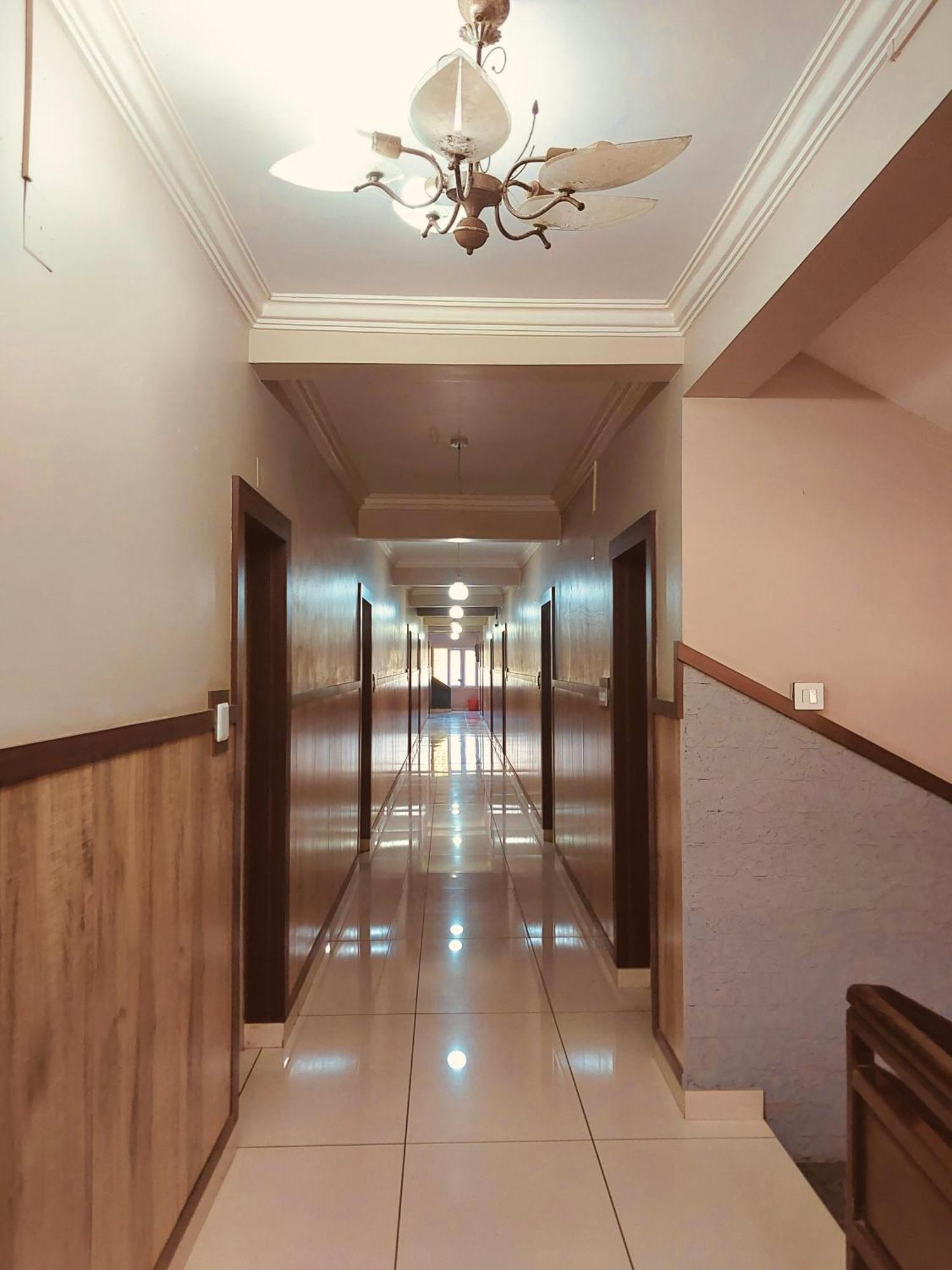 Hotel Royal Wings Elūr Exterior foto
